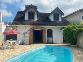 Casa com piscina perto da praia